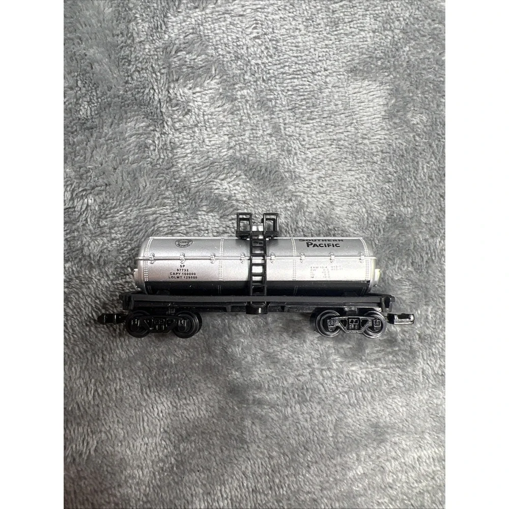 Southern Pacific Locomotive + Tank Car RR # 9794 GP-60‎ Train Set Lot of 2 NEW